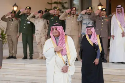 أمير تبوك يستقبل المهنئين بعيد الفطر المبارك ويرفع التهاني للقيادة والشعب