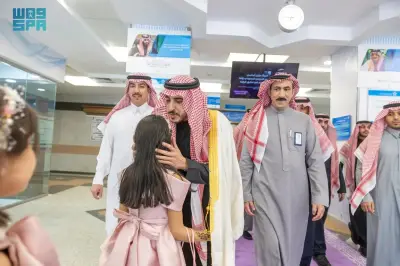 أمير الجوف يزور المرضى المنومين بمستشفى الملك عبدالعزيز التخصصي بسكاكا