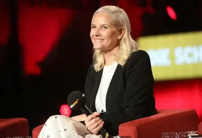 زوجة ولي عهد النرويج تبكي وتعتذر: إبستين خدعني وخيبت آمال الشعب