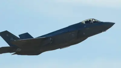 إيران تعلن إصابة مقاتلة أمريكية متطورة رغم تصريحات واشنطن بتدمير دفاعاتها الجوية