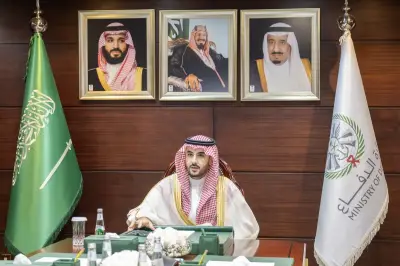 وزير الدفاع السعودي ينقل تقدير القيادة للقوات المسلحة في مواجهة التهديدات الإيرانية