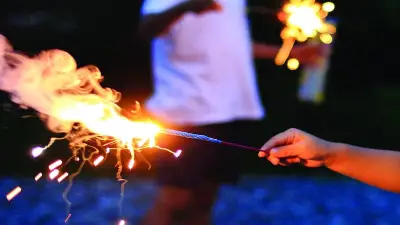 وزارة الصحة تحذر من مخاطر الألعاب النارية على الأطفال خلال العيد