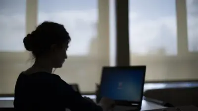 قطر تعيد العمل الحضوري في المؤسسات الحكومية بعد توقف استمر ثلاثة أسابيع