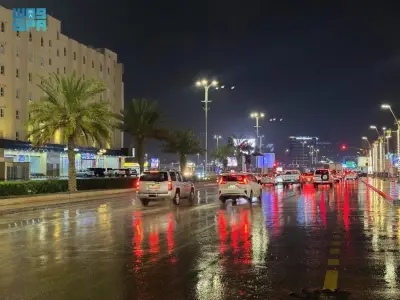 أمطار متوسطة تتواصل على محافظة حفر الباطن مع بقاء الفرصة مهيأة للهطولات