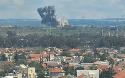 إيران تشن هجمات صاروخية جديدة في الشرق الأوسط بعد إشارات ترامب لتقدم محتمل في المفاوضات