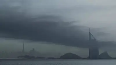 الإمارات تتصدى لهجوم صاروخي إيراني وتسيطر على حرائق كيزاد بعد اعتراض الصواريخ البالستية