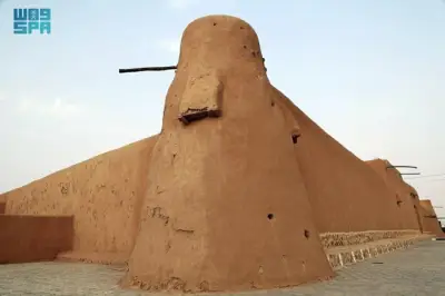 قرية لينا: كنز أثري منحوت في الصخر على طريق درب زبيدة