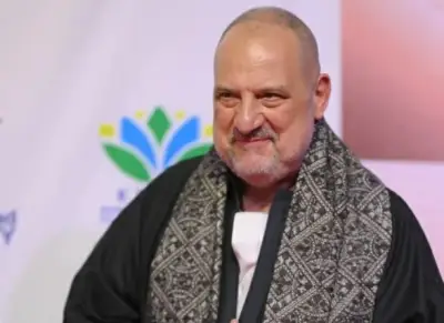 الفنان خالد الصاوي يكشف عن معاناته النفسية وتفكيره في الانتحار خلال مهرجان الأقصر