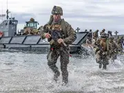 واشنطن تعزز وجودها العسكري: 2200 من مشاة البحرية يتجهون إلى الشرق الأوسط