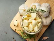 هيئة الغذاء والدواء تحذر من تفاعلات الثوم مع أدوية الضغط والسكري