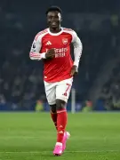 أرسنال يحقق فوزاً ثميناً خارج أرضه على برايتون بهدف ساكا في الدوري الإنجليزي