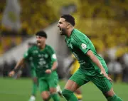 الأهلي يحسم ديربي جدة بثلاثية في شباك الاتحاد وينتزع صدارة دوري روشن