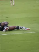 رعب في الدوري الإكوادوري: إصابة مروعة للاعب إنديبندينتي ديل فايي بعد تدخل عنيف