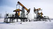 واشنطن تدرس تخفيف العقوبات على النفط الروسي لمواجهة ارتفاع أسعار الطاقة العالمية