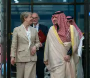 وزير الداخلية السعودي يلتقي نظيره البريطاني ويؤكدان إدانة الاعتداءات الإيرانية