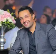 محكمة مصرية تحكم بسجن وائل عبد العزيز شهراً مع إيقاف التنفيذ في قضية سب وقذف