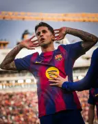 كانسيلو هلالي يلمع مع برشلونة في فوز ساحق على إشبيلية بخماسية