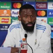 لاعب ريال مدريد ينهي مؤتمره الصحفي بسبب أذان المغرب في رمضان