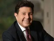 زوجة هاني شاكر تكشف الحقيقة: لا فقدان للوعي.. والفنان يتلقى علاجًا خارج مصر