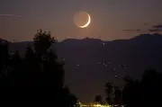مركز الفلك الدولي يعلن رؤية هلال عيد الأربعاء مستحيلة علمياً