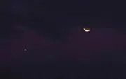 اقتران هلال العيد بكوكب الزهرة يزيّن سماء الحدود الشمالية في مشهد فلكي نادر