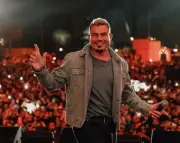 تأجيل حفل عمرو دياب في دبي: النجم المصري يعلن عن موعد جديد قريبًا