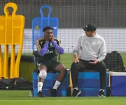 رينارد يستبعد زكريا هوساوي من معسكر المنتخب السعودي قبل مواجهة مصر الودية