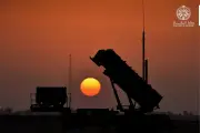 الدفاعات الجوية السعودية تعترض صواريخ وطائرات مسيرة فوق الرياض والشرقية