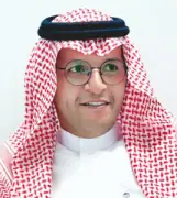 خبراء الوهم: كيف تهدد الألقاب الوهمية مصداقية المنصات الرقمية؟