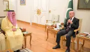 استقبال رئيس وزراء باكستان لوزير الخارجية السعودي في إسلام أباد