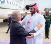 الملك عبدالله الثاني يصل إلى جدة في زيارة رسمية تستقبله ولي العهد السعودي