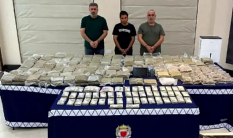 البحرين تحبط تهريب 100 كيلو من الماريجوانا والحشيش وتعتقل 3 متورطين