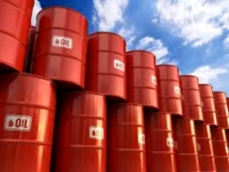 النفط يعاود الصعود بقوة: برنت يتجاوز 100 دولار بعد هجمات مضيق هرمز