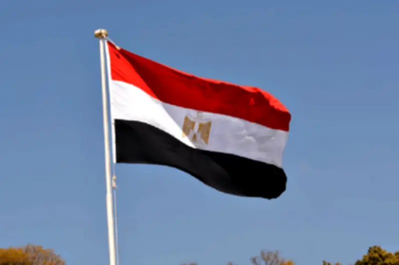 مصر توقف قرار غلق المحلات والمطاعم الساعة 11 مساءً وتعود للمواعيد الطبيعية