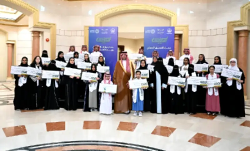 محافظ جدة يكرم 121 طالباً وطالبة فائزين بجائزة منافس 2025 للتميز الأكاديمي