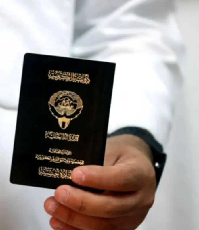 الكويت تسحب الجنسية من 1266 شخصاً بينهم نائب سابق