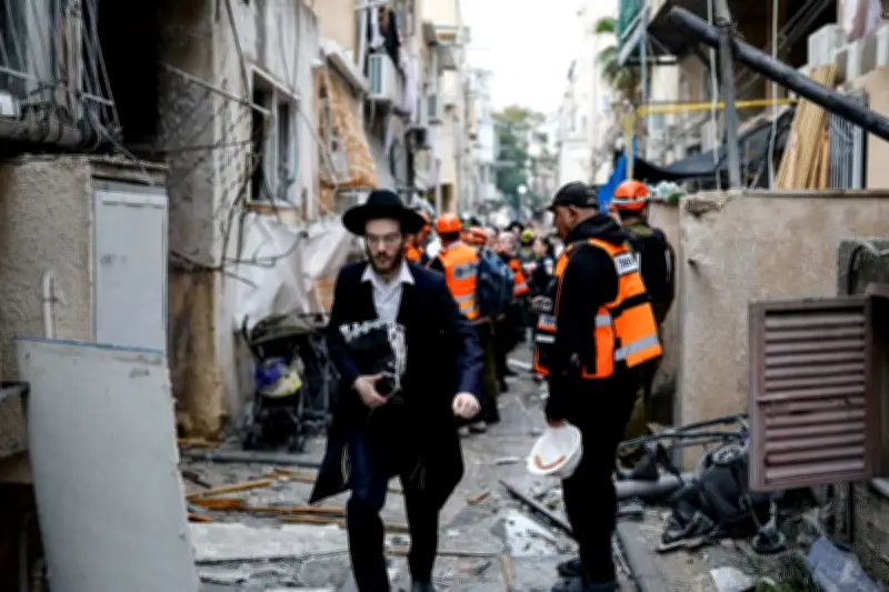 الحوثيون يعلنون مسؤوليتهم عن هجوم صاروخي مشترك على إسرائيل يُسفر عن إصابة 14 شخصاً في بني براك