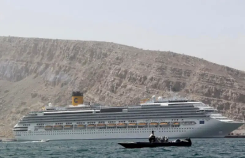 خلال 24 ساعة فقط.. سفن سياحية تنفذ أسرع عملية إخلاء بحري عبر مضيق هرمز