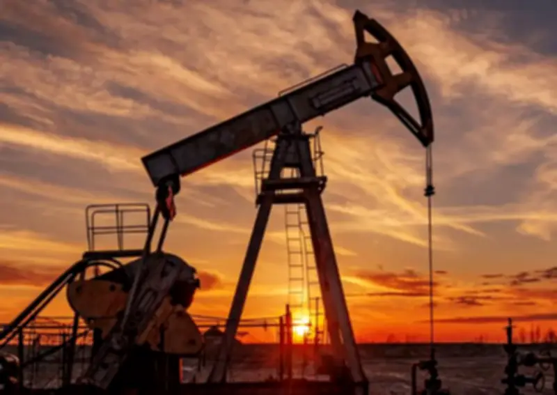 ارتفاع أسعار النفط 3% مع مخاوف إغلاق مضيق هرمز