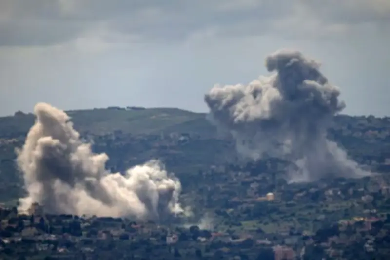 لبنان: رئيس الوزراء يتهم إسرائيل بارتكاب جرائم حربية بعد مقتل 3 مسعفين