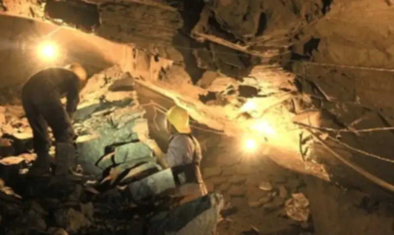 مأساة إنسانية في السودان: انهيار منجم ذهب يودي بحياة 5 أشخاص ويحتجز أكثر من 25 عالقاً