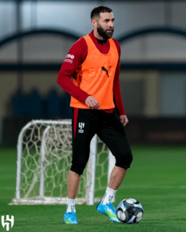 الهلال يعلن عن إصابات 5 لاعبين قبل العودة للدوري.. سالم الدوسري ومراد هوساوي وكريم بنزيما في العيادة الطبية