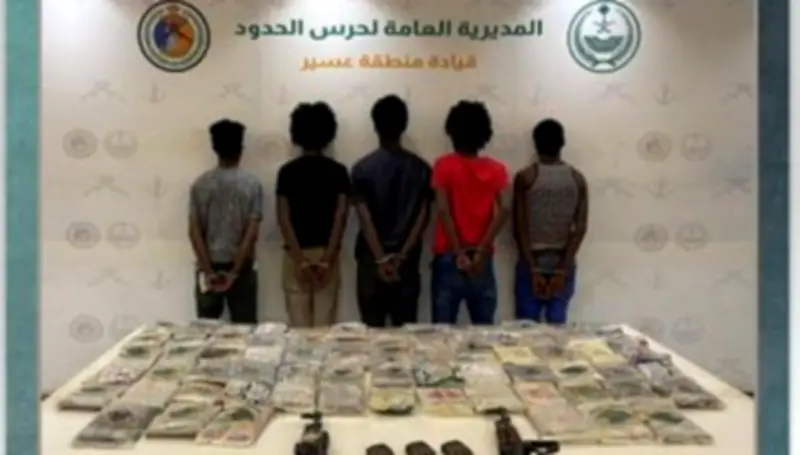 دوريات حرس الحدود تعتقل 5 مهربين إثيوبيين بحوزتهم 80 كيلوغراماً من الحشيش المخدر في قطاع الربوعة