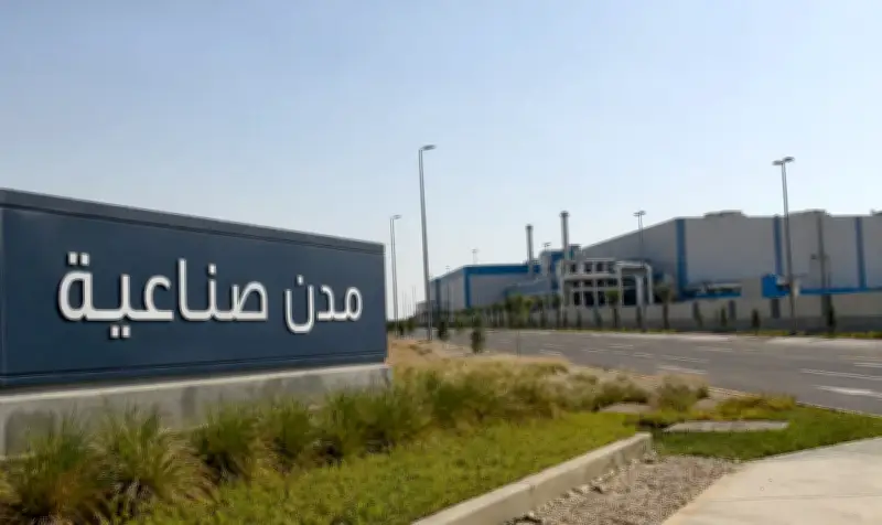 القطاع الخاص يرفع مساهمته في الاقتصاد السعودي إلى 51% متجاوزاً مستهدف 2025