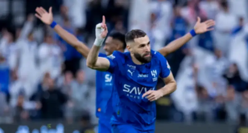 هاتريك بنزيما يقود الهلال لانتصار ساحق 6-0 ويبقيه في سباق الدوري السعودي