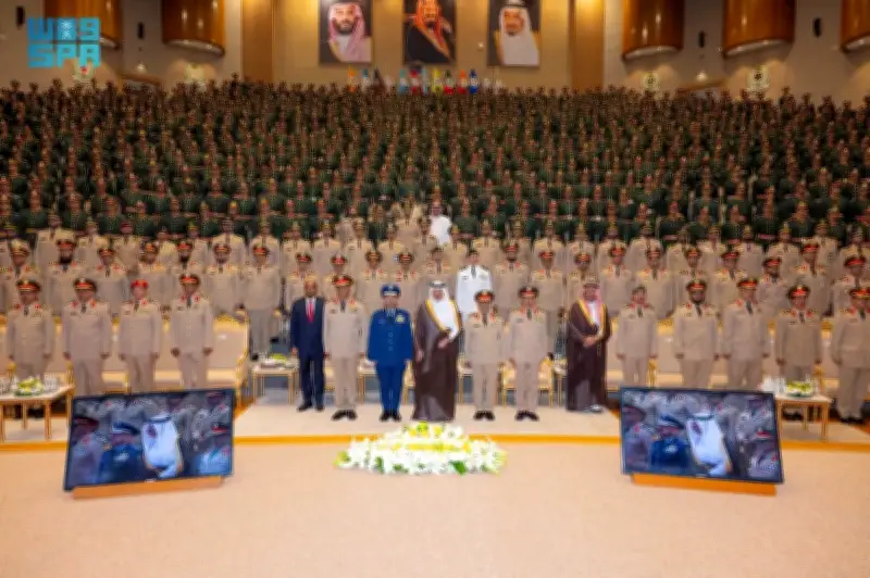 نائب وزير الدفاع السعودي يرعى تخريج الدفعة 84 من أكاديمية الملك عبدالعزيز العسكرية