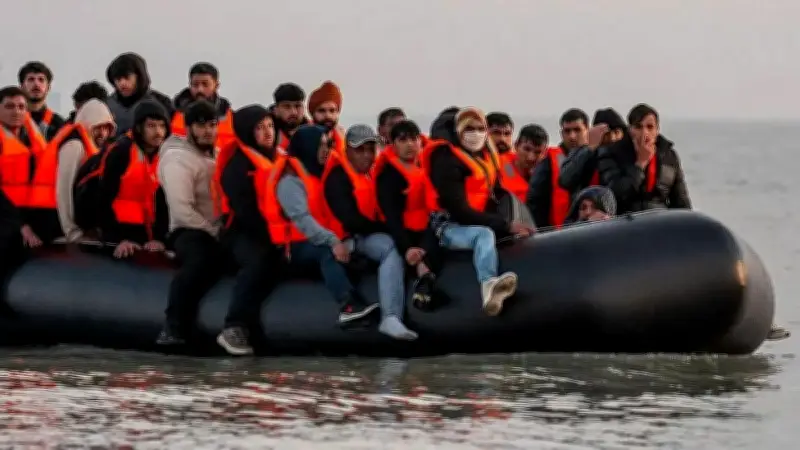 بريطانيا وفرنسا توقعان اتفاقية بقيمة 890 مليون دولار لوقف عبور المهاجرين عبر القنال الإنجليزي