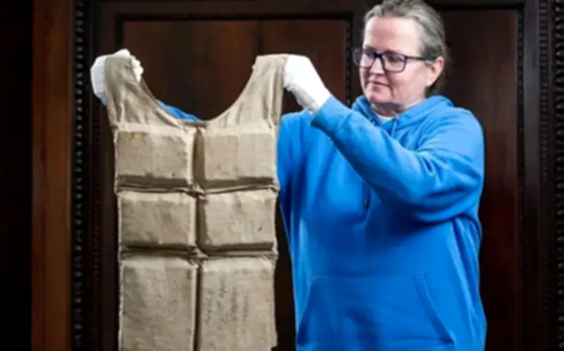 سترة نجاة ناجية من تيتانيك تباع بمزاد قياسي يتجاوز 900 ألف دولار