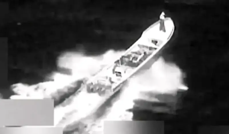 ضربة أمريكية جديدة تستهدف قارب مخدرات في البحر الكاريبي وتودي بحياة ثلاثة أشخاص