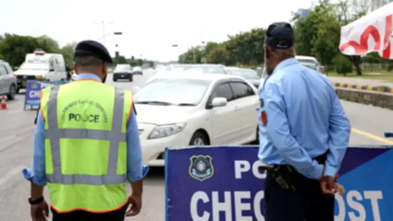 مفاوضات أمريكية إيرانية على المحك بعد تصاعد العنف في مضيق هرمز